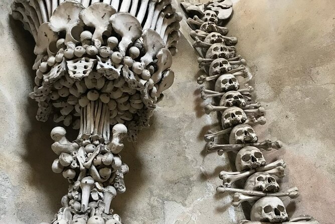 Private Half Day Trip from Prague to Bone Church - St. Barbara’s Cathedral and Gothic scale