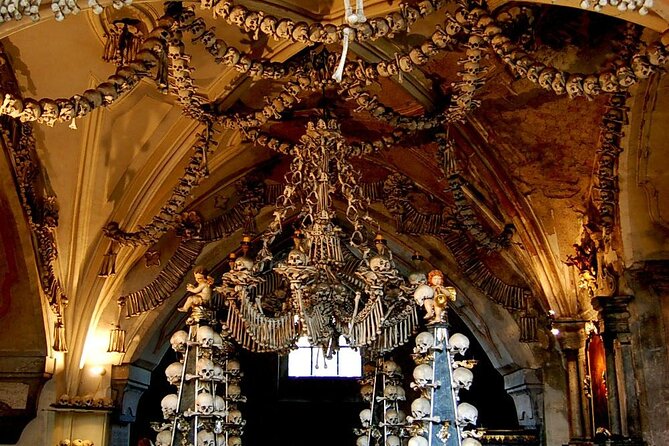 Private Half Day Trip from Prague to Bone Church - What private transport adds to the day