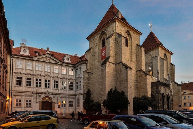 Private Lesser Town tour - Historical Treasure Hunt - Why the private format changes the experience