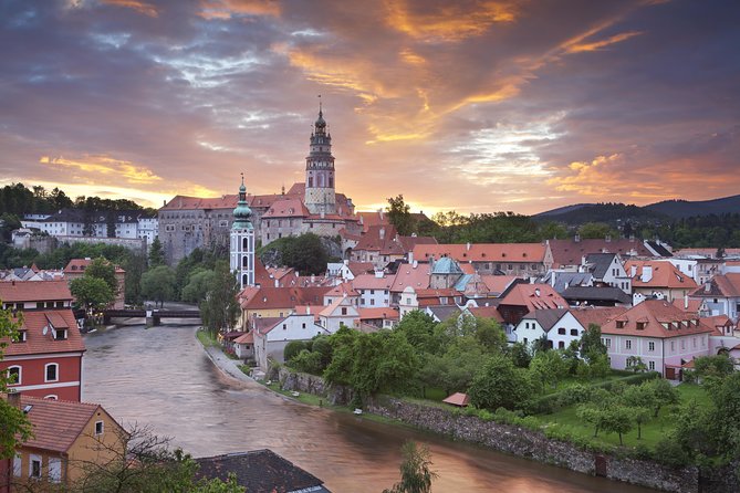 Private Luxury Transfer to Cesky Krumlov from Prague - Service strengths, with one caution about the vehicle