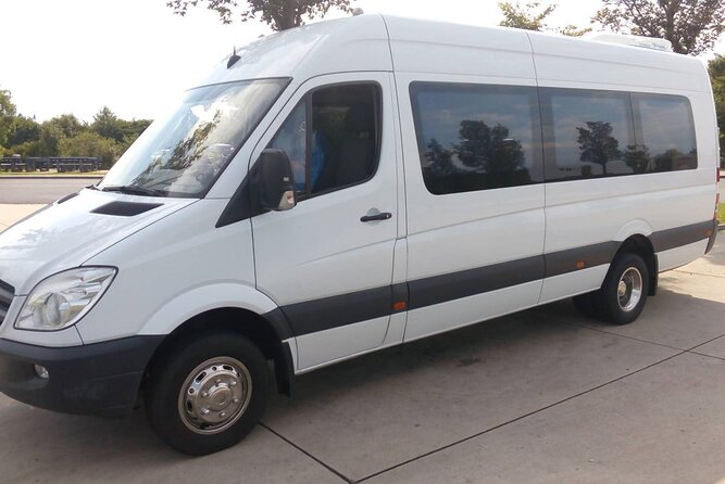 Private One-Way Sightseeing Transfer from Prague to Vienna via Cesky Krumlov - Practical Details That Matter on the Day