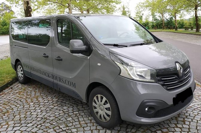 Private One-Way Sightseeing Transfer from Prague to Vienna via Cesky Krumlov - Four Hours in Cesky Krumlov Castle Town