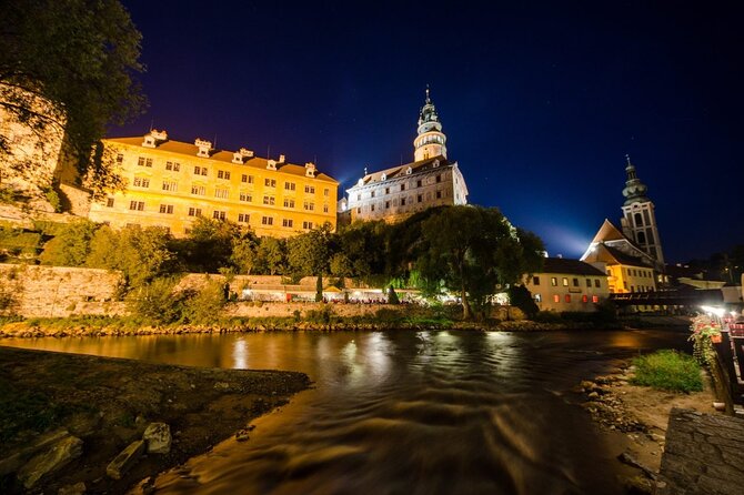 Private one way transfer from Cesky Krumlov to Vienna - The van, luggage space, and personal comfort