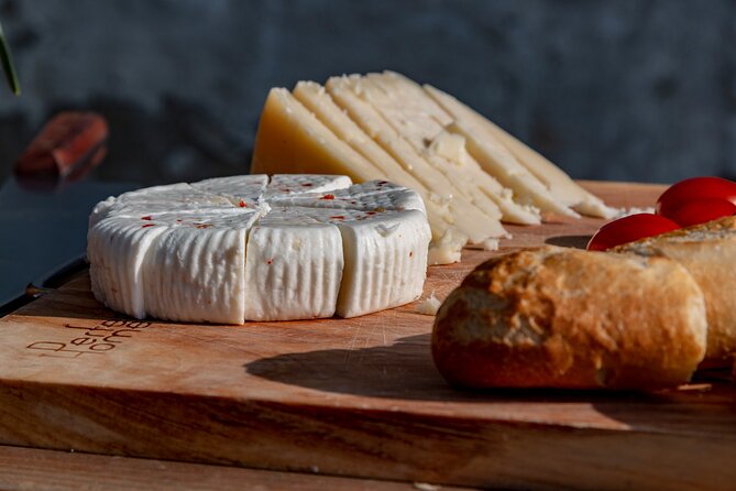 Private PICNIC in Bohemian Vineyards and Wine Tasting 4WD Tour - A picnic lunch with a weather backup