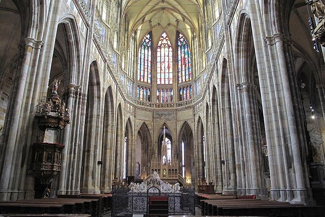 Private Prague Castle Tour with a Czech Guide, meet up at hotel - Why a private guide helps at Prague Castle