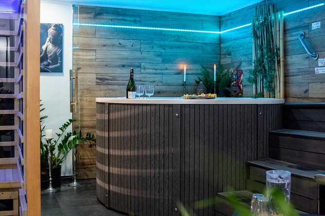 Private Spa with Jacuzzi and Sauna - BLACK ZONE - Is $89.36 per person a fair price?