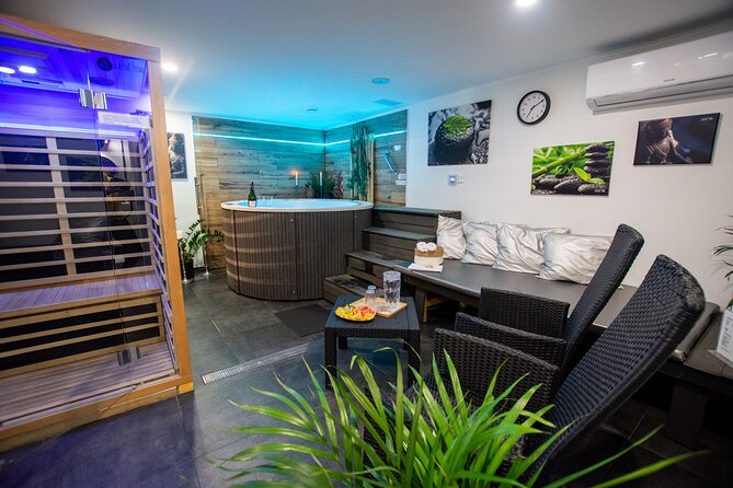 Private Spa with Jacuzzi and Sauna - BLACK ZONE - Entering the private spa in Prague 6
