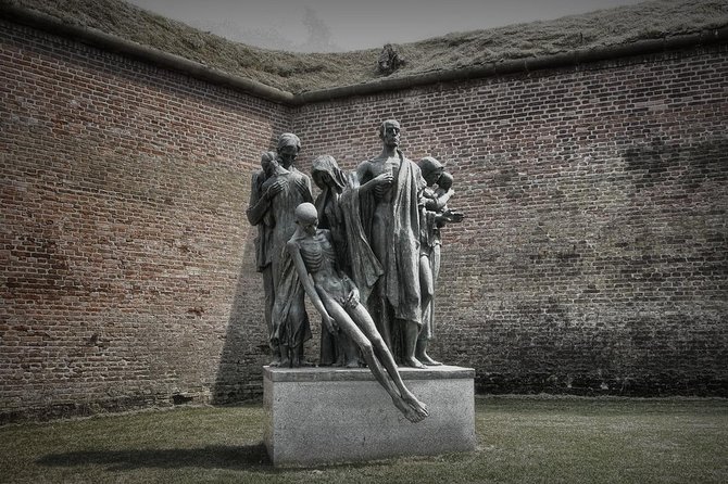 Private Terezin Nazi camp tour from Prague All-Inclusive - A Czech lunch after a difficult morning