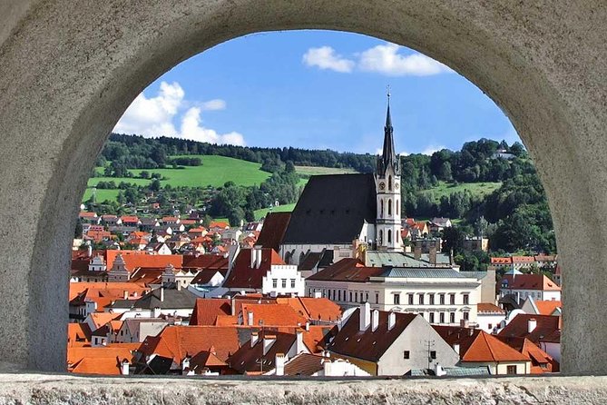 Private Tour: Cesky Krumlov Day Trip from Prague - Cesky Krumlov Castle and its remarkable tower