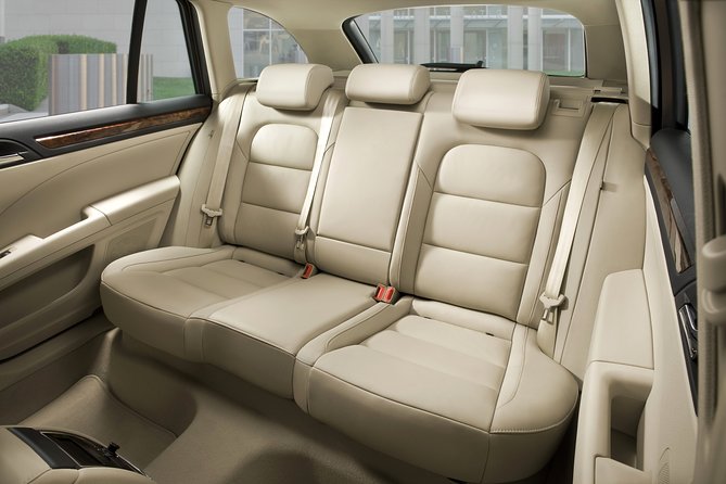Private Transfer from Prague Airport to Prague City Hotels 1 - 3 pax - A little Prague orientation along the way