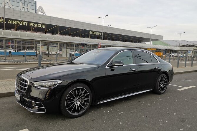 Private Transfer from Prague Airport to Prague City Hotels 1 - 3 pax - Why the private format works well
