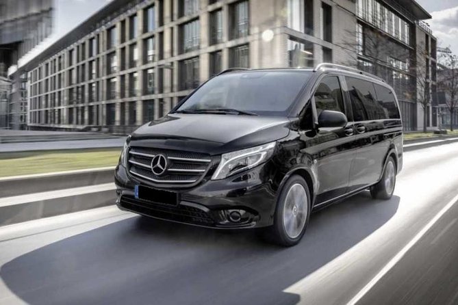 Private Transfer from Prague Airport to Prague City Hotels 1 - 3 pax - The drive from Prague Airport to your hotel