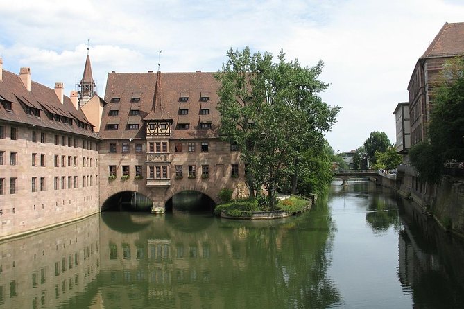 Private Transfer from Prague to Nuremberg with 2h of Sightseeing - Private Vehicles and Luggage Capacity
