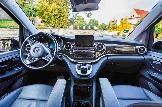 Private transfer from Prague to Vienna via Cesky Krumlov - Three hours to wander Cesky Krumlov