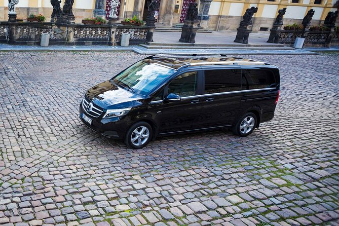 Private transfer from Prague to Vienna via Cesky Krumlov - What the self-guided format means for you