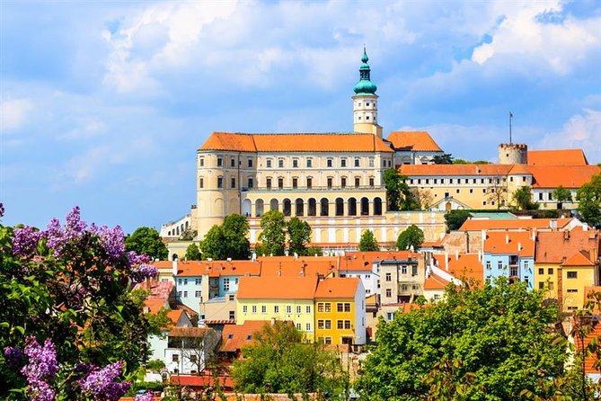 Private transfer from Prague to Vienna with 2h stop in Mikulov - Key points at a glance