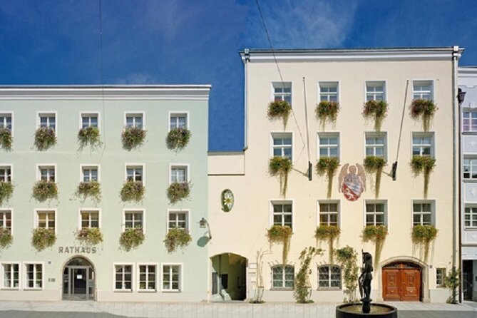 Private Transfer from Prague to Vilshofen with stop in Č.Krumlov or Hluboká - Hluboká: a focused castle stop