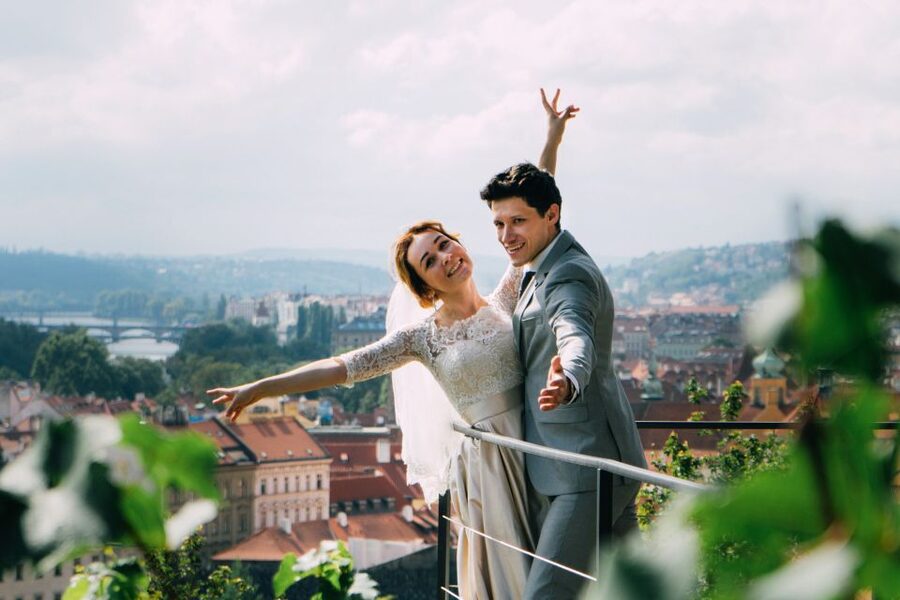 Professional photoshoot in Prague - 1 hour, 30 or 15 min - Walking through the Royal Gardens