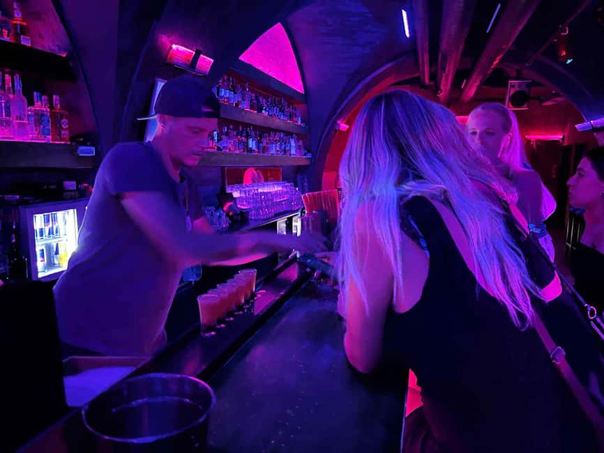 Pub Crawl with Shots and Night Club I Prague - Key points to know before booking