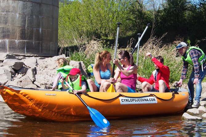 Rafting from Děčín to Bad Schandau and back on bikes - Paddling out beneath Děčín Chateau