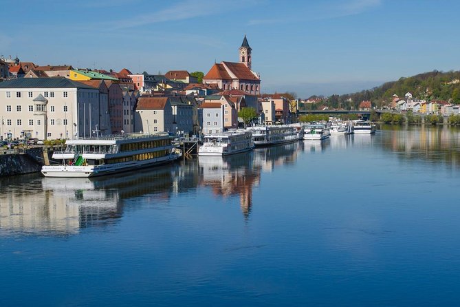 Scenic transfer from Prague to Passau with 4 hours sightseeing in Cesky Krumlov - Key points at a glance