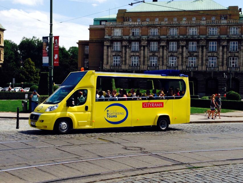 Short city tour by bus - 1 hour - The Power Gate and the old Royal Route