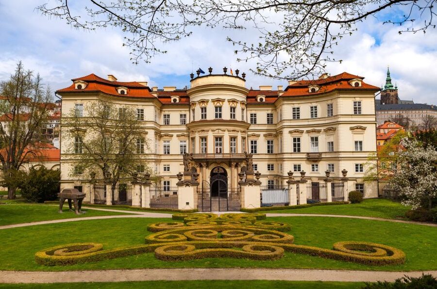 Skip-the-line Lobkowicz Palace Private Tour & Concert - Choosing the two-hour palace visit