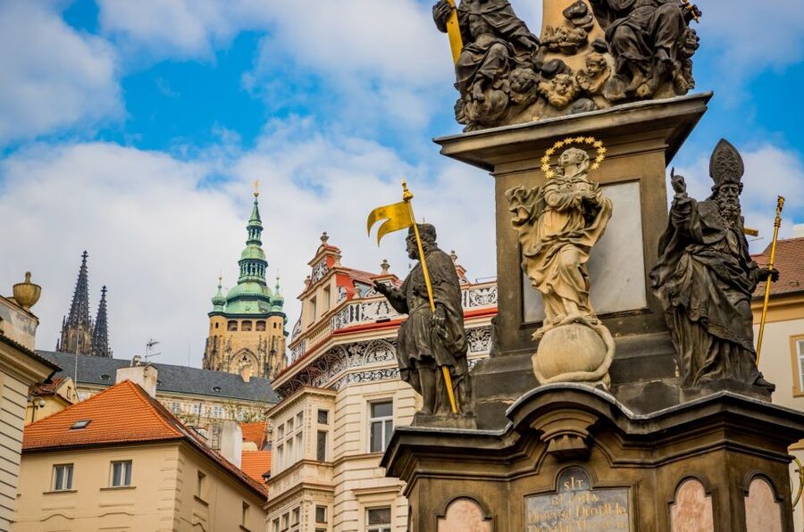 Skip-the-line Lobkowicz Palace Private Tour & Concert - Adding a private car with the three-hour option