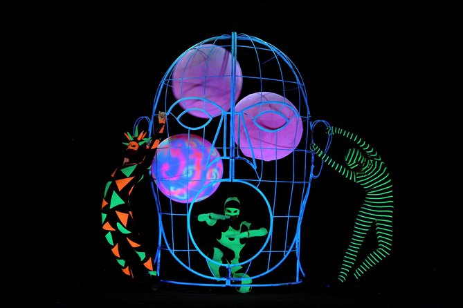 Skip the Line: WOW Show Black Light Theater in Prague Ticket - The 4D effects reach beyond the stage