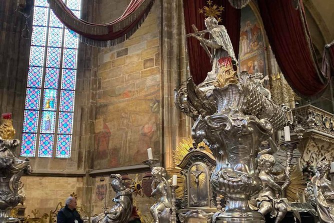 Small-Group Tour of Prague Castle with a local guide - Golden Lane and the tour’s easy finish