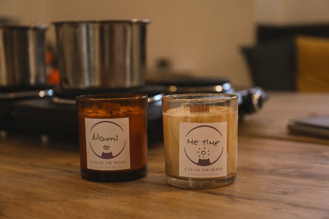 Soy Candles Workshop in Prague - Following the candle-making instructions