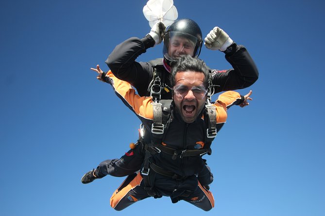 Tandem Skydiving Adventure in Prague - A 10-minute briefing before the plane