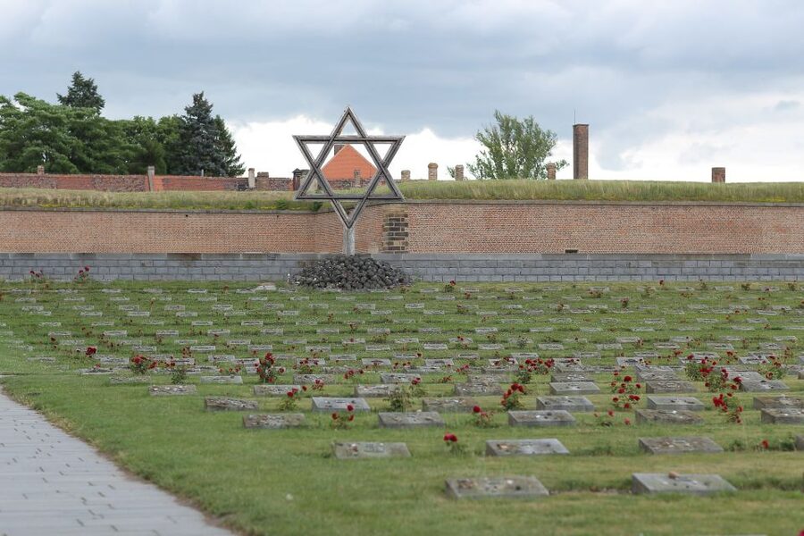 Terezin: Guided Tour of the Concentration Camp and Museum - Guides make or break this experience