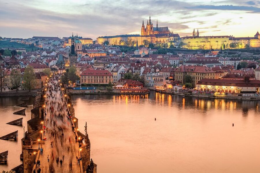 The Royal road, walking tour in french - Starting at Celetná Street and Týn Yard