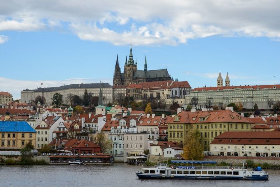 Tour around Prague Castle and Lesser Town in Spanish - Should you book the Spanish Prague Castle tour?