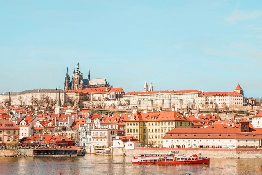 Tour of Prague Castle in italian language ticket included - The Old Royal Palace and the story of Bohemian rulers