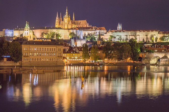 Transfer from Cesky Krumlov to Prague: Private daytrip with 2h for sightseeing - The flexible two-hour sightseeing plan