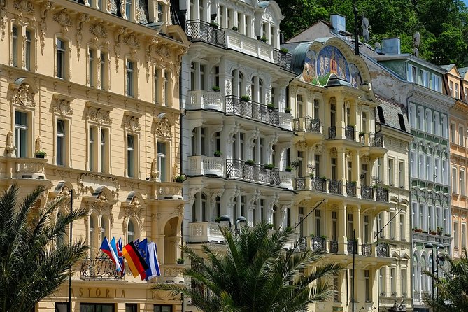 Transfer from Prague to Karlovy Vary: Private daytrip with 2h for sightseeing - Why a private transfer can beat the train