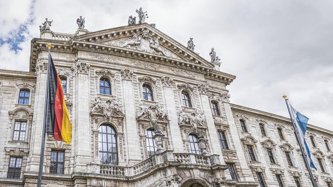 Transfer from Prague to Munich: Private with a 2 Hour Stop - Vehicle size and luggage rules