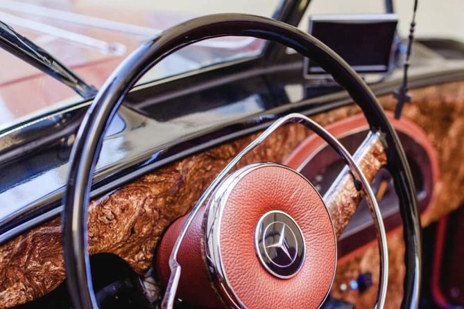 Vintage Cars Prague - Grand City Tour 150min / 1-6 pers. 2,5hrs - Prague Castle and the world’s largest inhabited castle complex