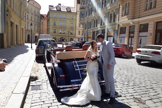 Vintage Cars Prague - Sightseeing Tour 90min / 1-6 pers. - Queen Anne’s Summer Palace and the Castle views