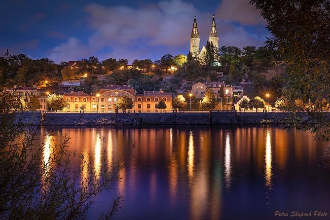 VIP Private tour Prague: Castle, Lunch, Beer, Boat - Old Town and the Astronomical Clock