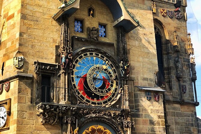 VIP Tour: Professional photos - You and Prague Best Monuments - Prague Castle: the grand opening backdrop
