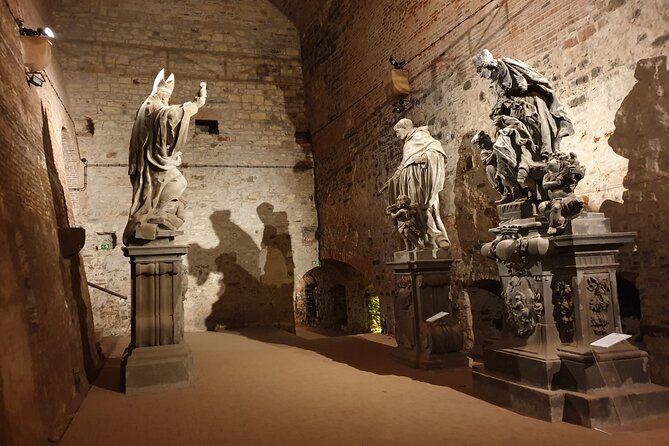 Vyšehrad Castle: Casemates and Gorlice - Walking among Czech cultural history in Vyšehrad Cemetery