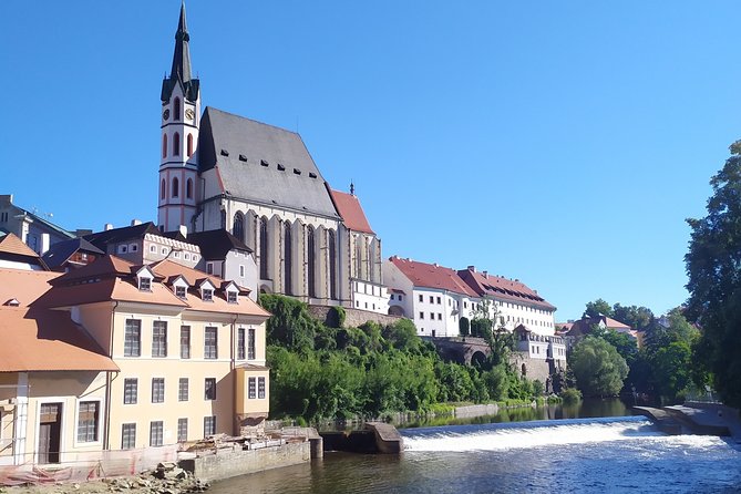 Walking private guided tour in Cesky Krumlov with local certified guide - Why the private group size matters