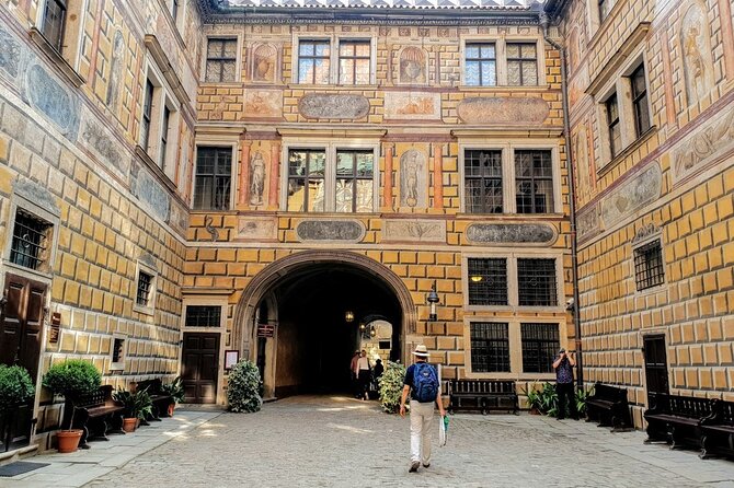 Walking private guided tour in Cesky Krumlov with local certified guide - Who will get the most from this tour?