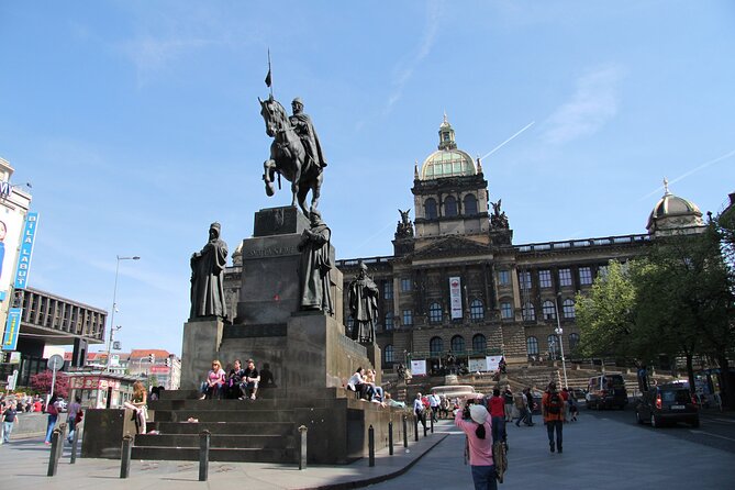 Walking Tour in New Town with Operation Anthropoid (WWII) - Vítězslav Hálek in a five-minute literary stop