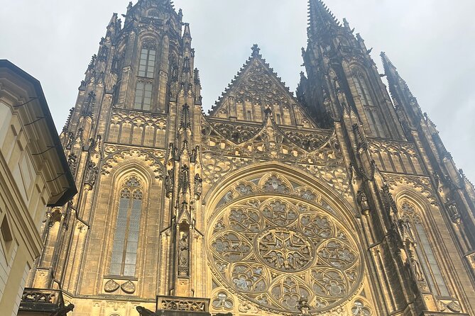 Walking Tour in Prague Castle complex by Czechoslovak Local - Timing, group size, and the shape of the day