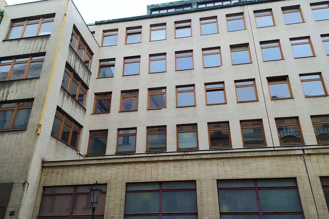 Wars and Totality Private Walking Tour in Prague - How the private format affects the experience