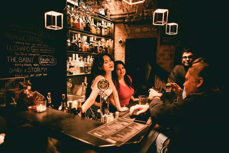 Wednesday Night Live Music with Cocktails - The reserved seat and the small-room reality